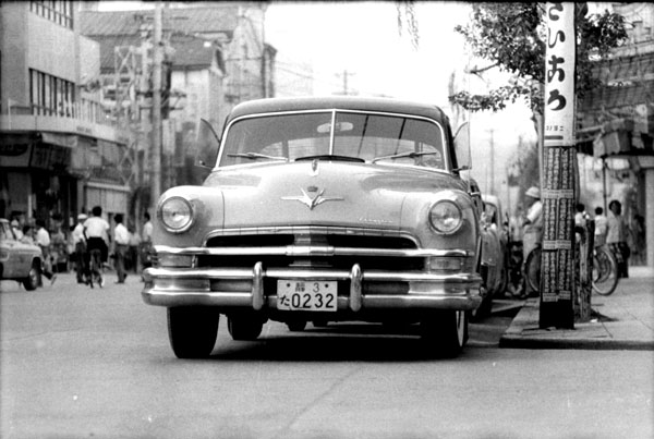 52-1a 016b 1951-52 Chrysler Imperial 4dr.Sedan(017-34).jpg